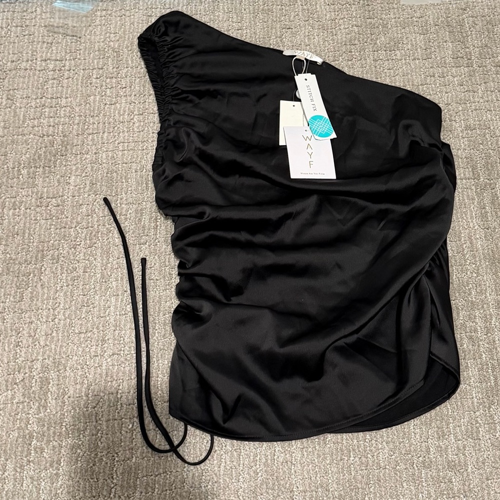 WAYF Black One-Shoulder Top